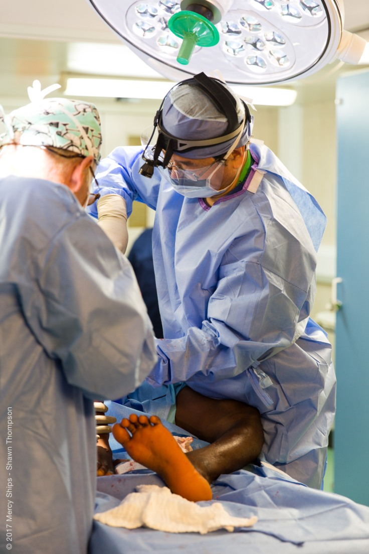 Dr. James Lau and Frank Haydon, Orthopedic Surgeons, performing and operation.